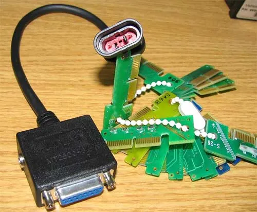 Ключи с малым шагом применяются для нового разъёма похожего на OBD2, называется он DL-16, этот разъём идёт вместе со сканером и его подключают к любой машине, любого рынка, оборудованной подобной 