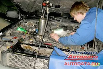 Nissan Pathfinder 2000 года выпуска с мотором 3.3 литра