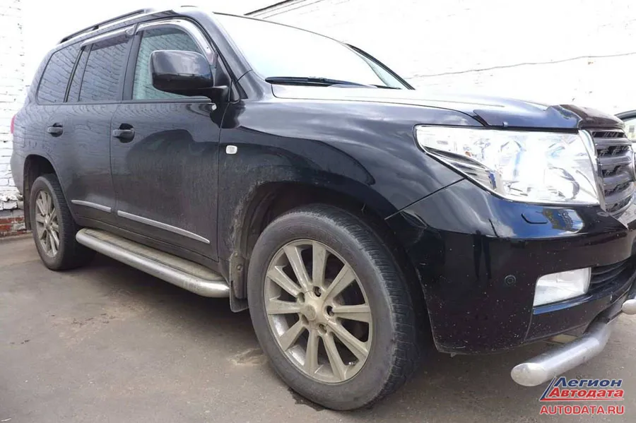 Этот автомобиль - Toyota Land Cruiser 200, турбо-дизель.