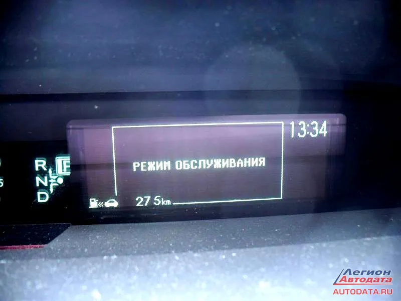 Т.е. ко всему увиденному на предыдущих моделях ПРиусов добавляется еще значок отключенной системы VSC и TRC.