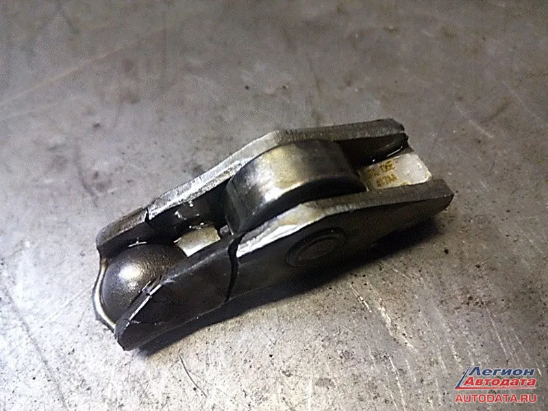 Слетел рокер с клапана.