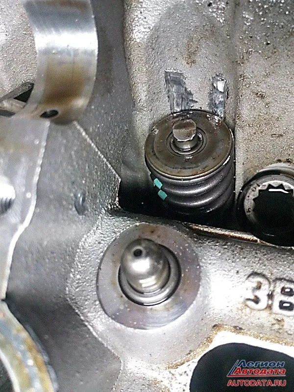 На сам рокер смотреть страшно - и согнуло и поломало его, распредвалу досталось.