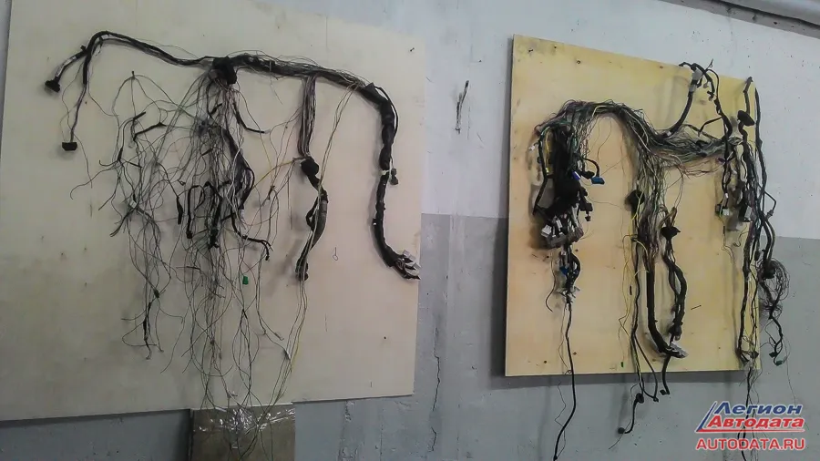 Даже датчик уровня топлива(а их на обоих автомобилях по два), пришлось дорабатывать, меняя резисторы.