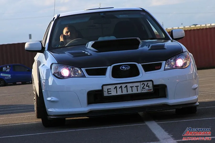 Остановлюсь чуть подробнее на белоснежной красавице Subaru Impreza WRX STi Spec-C последнего рестайлинга кузова GD (в простонародье Лиса) Георгия.