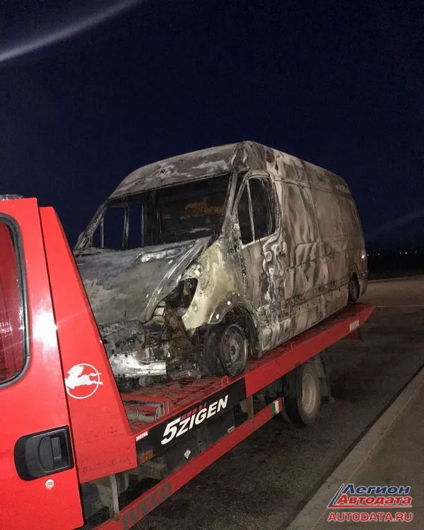 Но доехать до нас он не смог - автомобиль загорелся на трассе между Москвой и Питером.