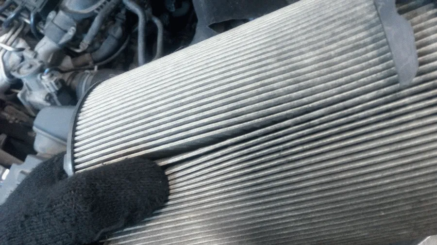 Нужно всего лишь заменить воздушный фильтр.