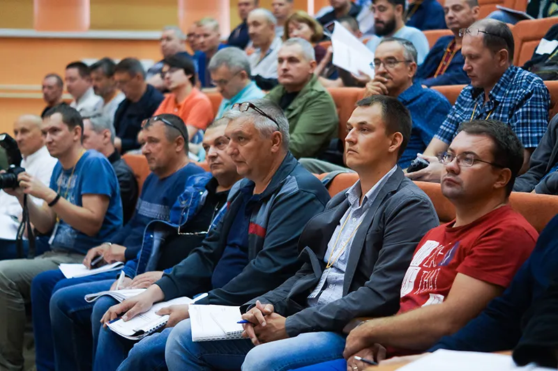 По окончании основного курса состоялся запланированный мини-форум автомобильных диагностов, на который были вынесены несколько актуальных вопросов (впрочем, активнейшее обсуждение профессиональных тем происходило в кулуарах конференции на протяжении всех ее трех дней).